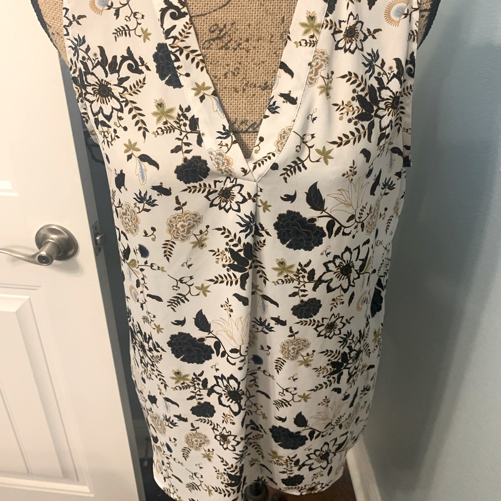 Violet + Claire v-neck sleeveless blouse
